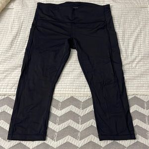 Black ultimate stash pocket capri